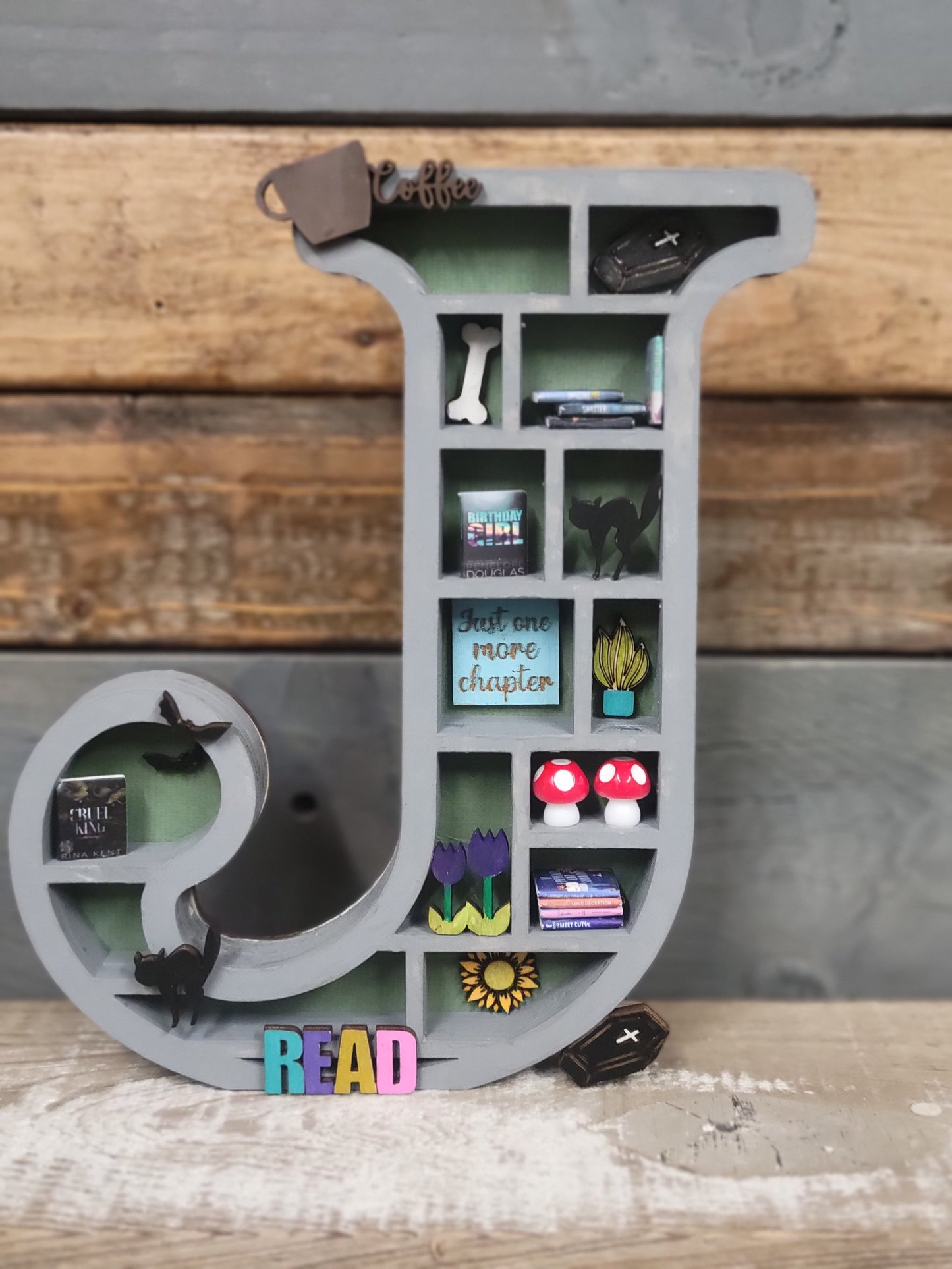Book Nook Initial