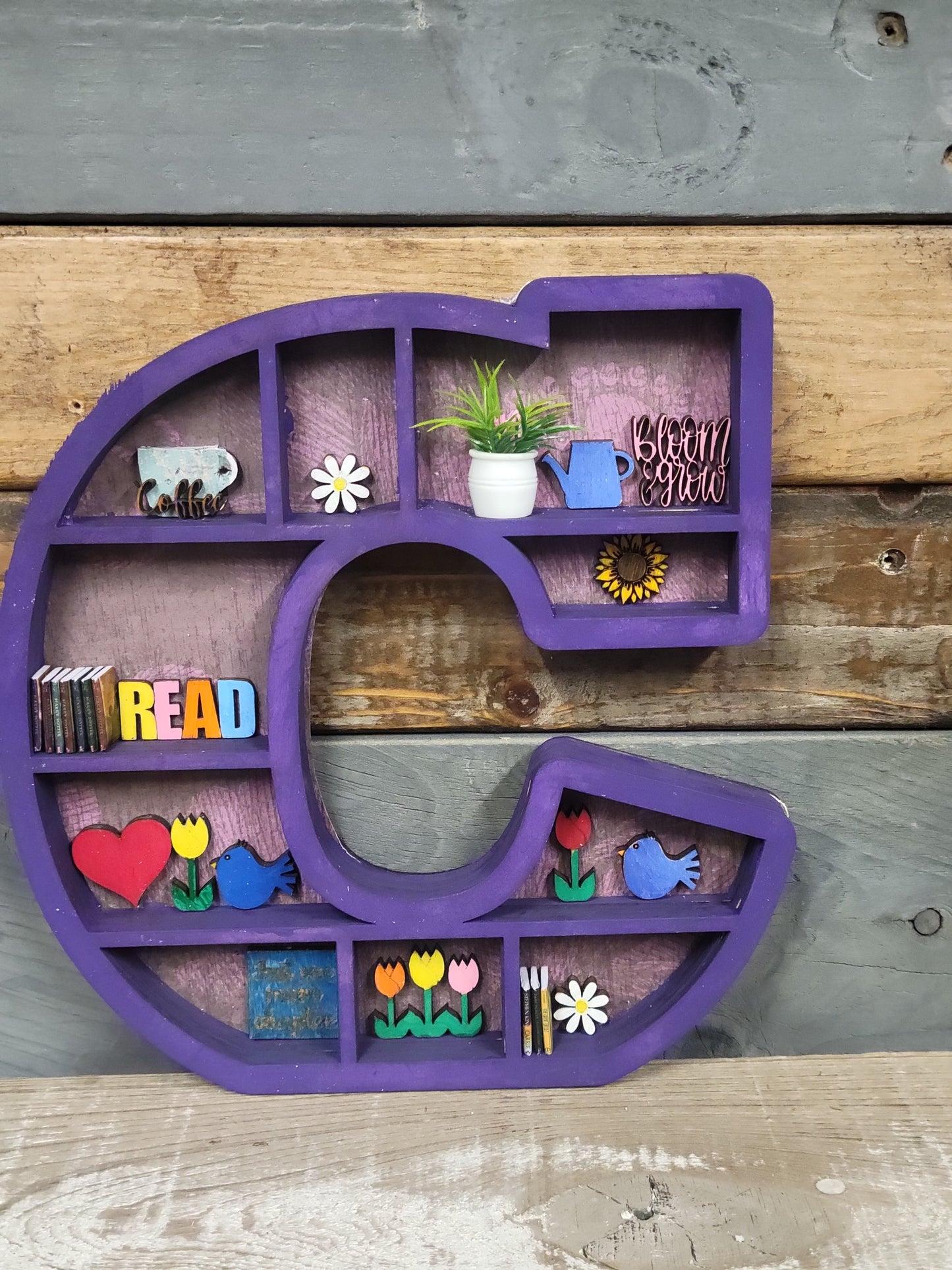 Book Nook Initial