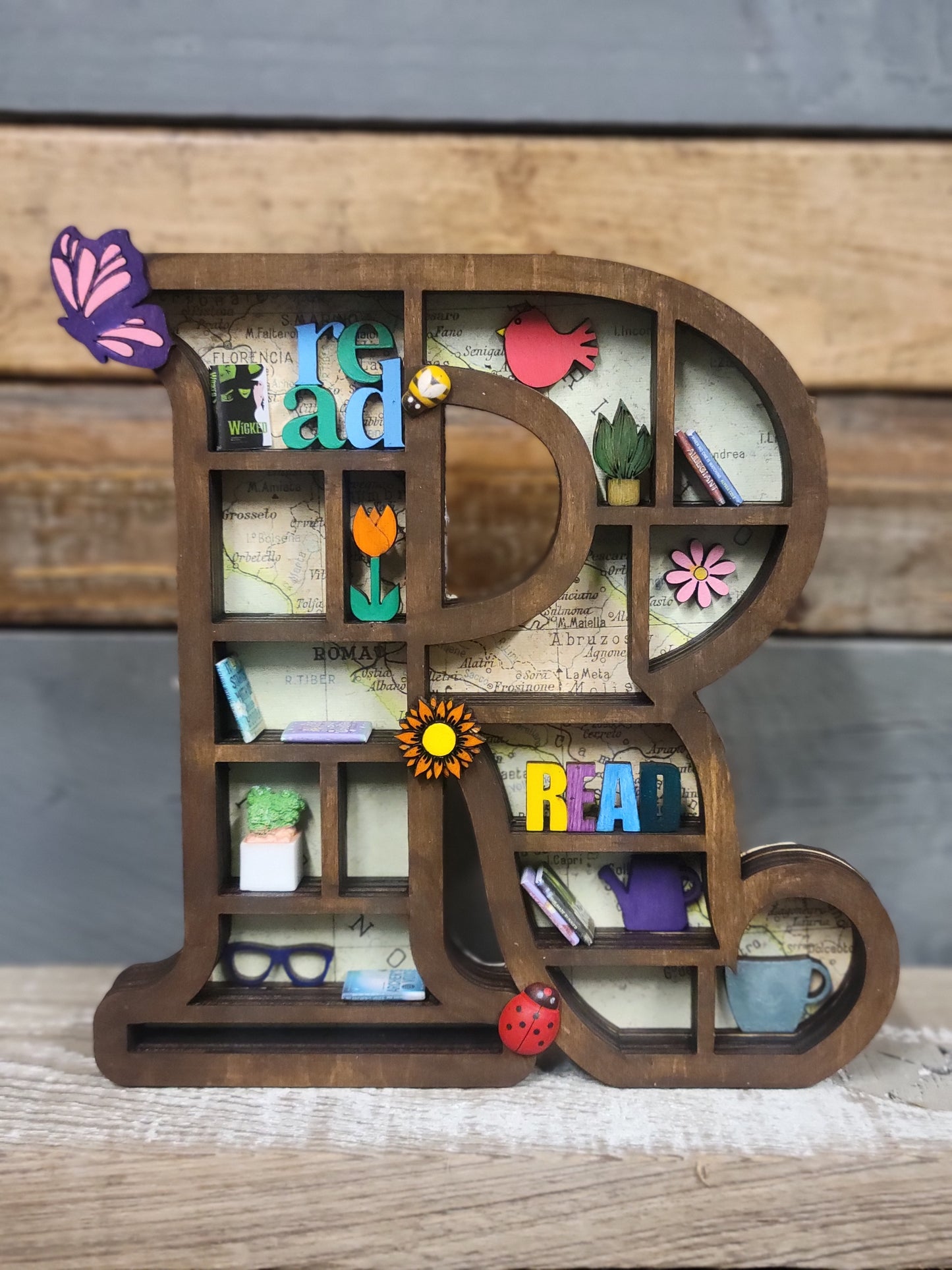 Book Nook Initial