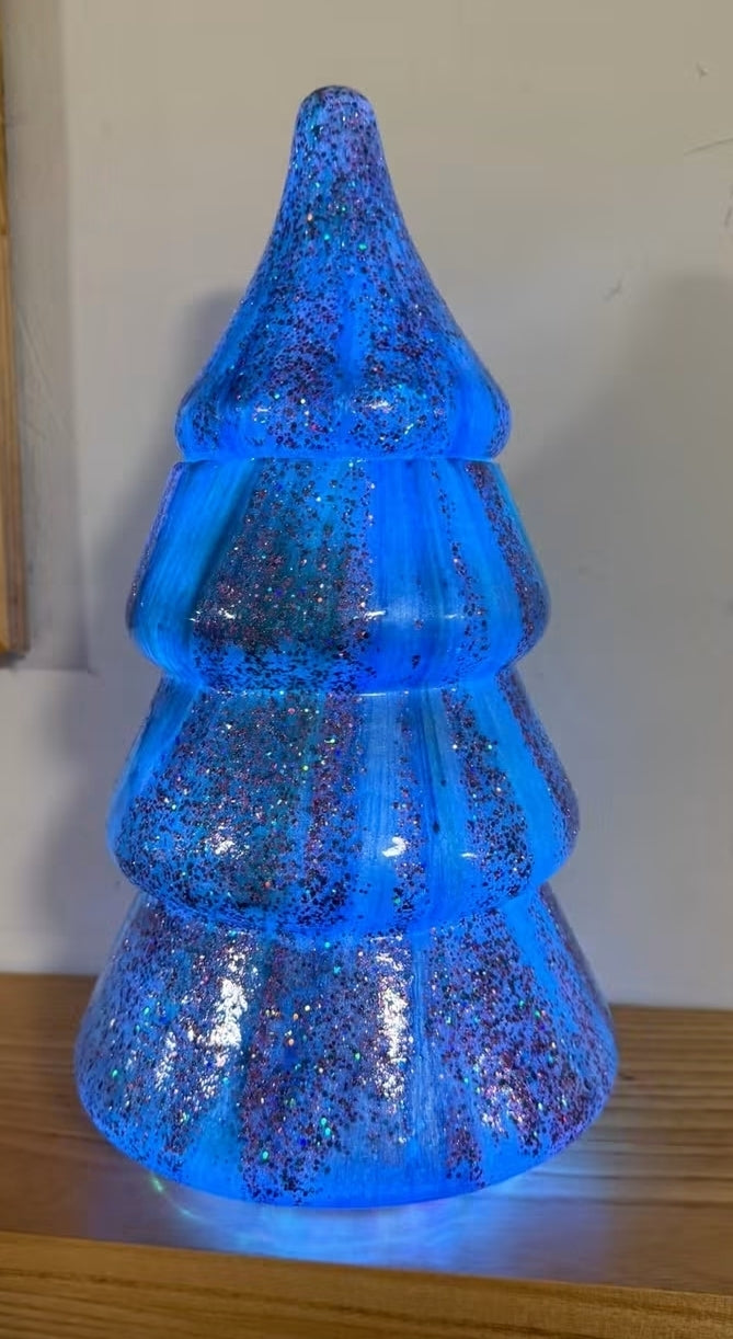 11/24 @6pm Lighted Resin Pour Christmas Trees