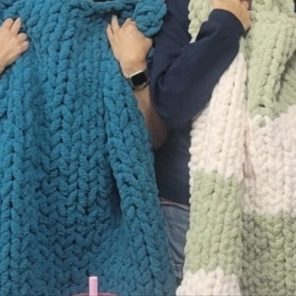 8/9 12-4pm Chunky Blanket Finger Knitting Class