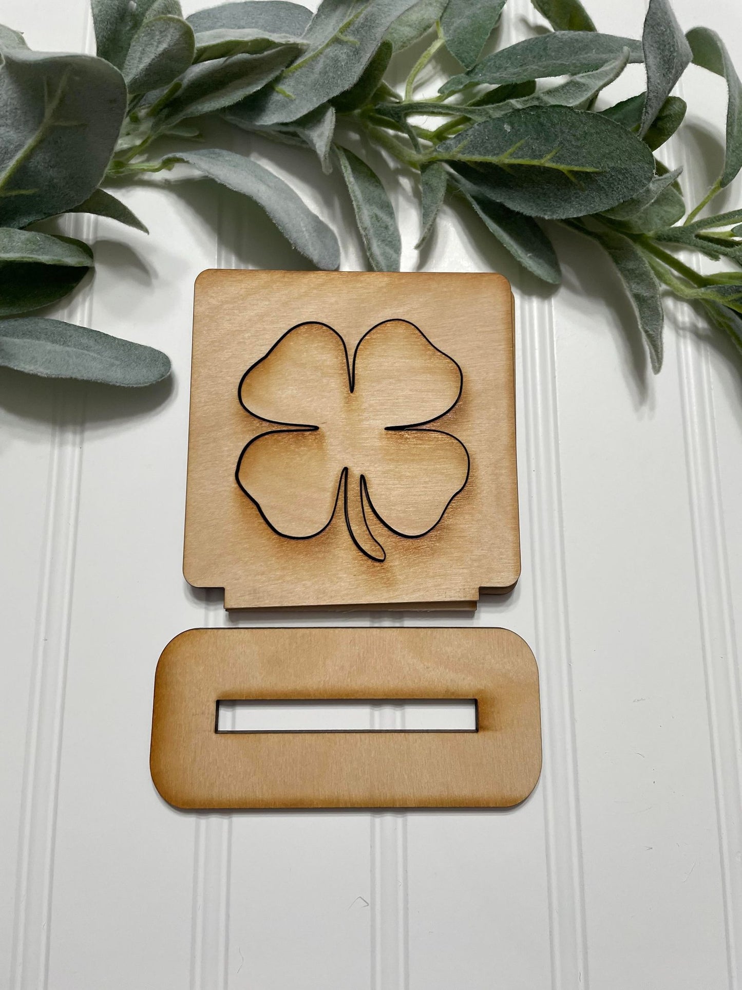 Standing Shamrock Frame